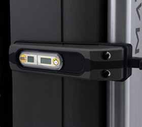 LСD дисплей, отображающий количество повторений, время работы и время отдыха (только для Versa PLUS)