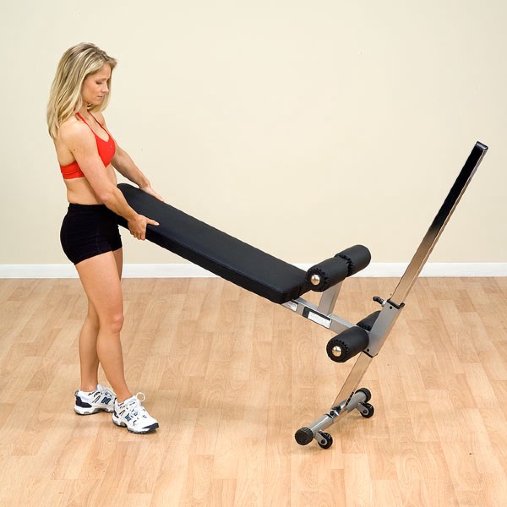 Скамья для пресса Body-Solid ProClub GAB60 удобно перемещать за счет имеющихся роликов Скамья для пресса Body-Solid ProClub GAB60 удобно перемещать за счет имеющихся роликов