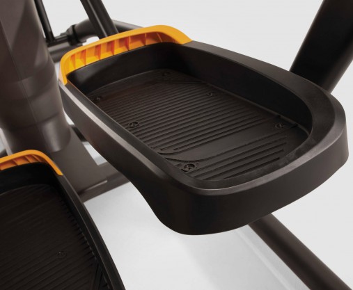 Домашний эллиптический эргометр Matrix A50XIR с 16-дюймовым сенсорным дисплеем и автоматическим изменением длины шага