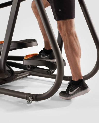 Домашний эллиптический эргометр Matrix A50XIR с 16-дюймовым сенсорным дисплеем и автоматическим изменением длины шага