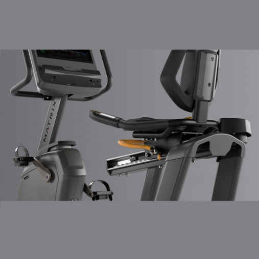 Горизонтальный велотренажер Matrix Lifestyle. Консоль Touch Base
