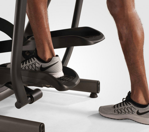 Эллиптический эргометр домашний Matrix E50XIR с большим сенсорным дисплеем Эллиптический эргометр домашний Matrix E50XIR с большим сенсорным дисплеем