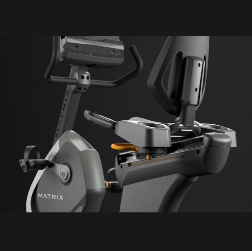 Горизонтальный велотренажер Matrix Performance. Консоль Touch Горизонтальный велотренажер Matrix Performance. Консоль Touch