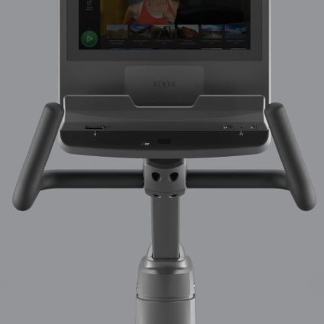 Горизонтальный велотренажер Matrix Endurance. Консоль Touch Горизонтальный велотренажер Matrix Endurance. Консоль Touch