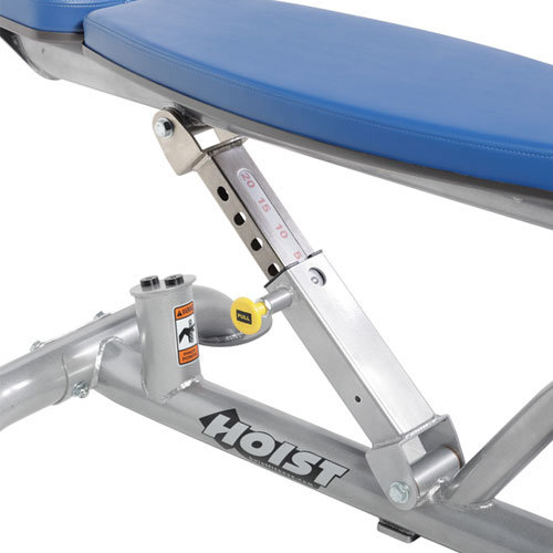 Регулировка положения угла наклона у скамьи для пресса Hoist CF-3162 в синей расцветке обивки