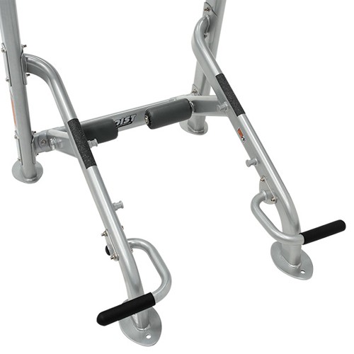 Рукоятки, расположенные у пола, позволяют использовать их как ступеньку, либо выполнять отжимания Рукоятки, расположенные у пола, позволяют использовать их как ступеньку, либо выполнять отжимания