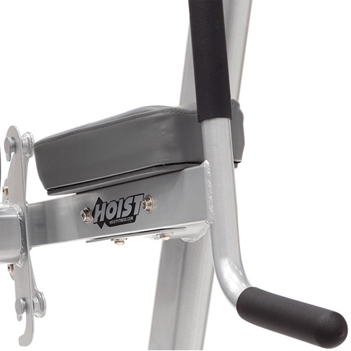 Подлокотники расположены под углом, чтобы обеспечить удобное и правильное положение тела во время выполнения упражнения Подлокотники расположены под углом, чтобы обеспечить удобное и правильное положение тела во время выполнения упражнения