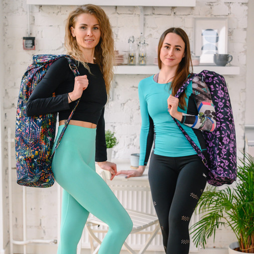 Чехол для коврика HUGGER MUGGER Batik Yoga Mat Bag багряное цветение Чехол для коврика HUGGER MUGGER Batik Yoga Mat Bag багряное цветение