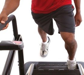 Остановка ступеней в нижней точке для удобного захода на тренажер Остановка ступеней в нижней точке для удобного захода на тренажер